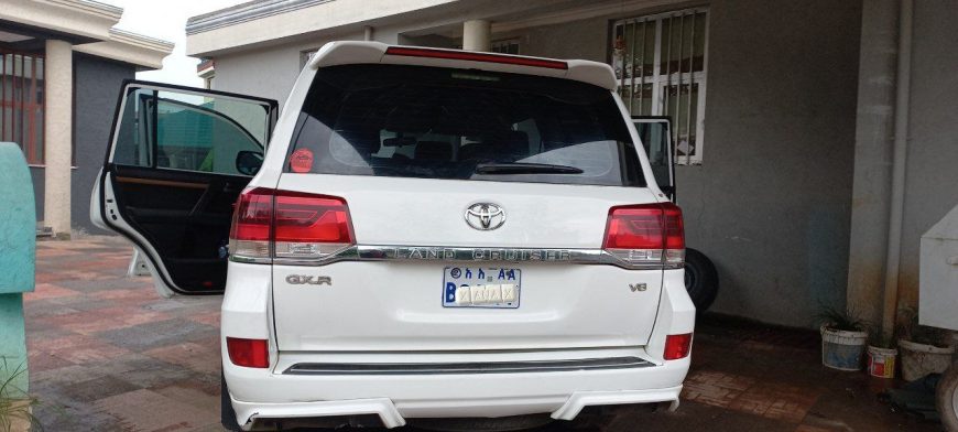 Toyota Land Cruiser V8 2010 Manual 6 Speed In Addis Ababa