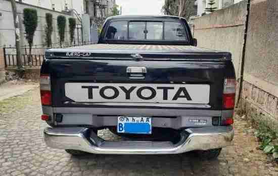 Toyota Hilux 2.0L Automatic 2000