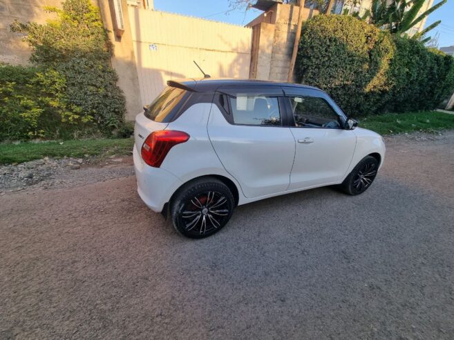 Suzuki Swift Benzine Automatic 2022